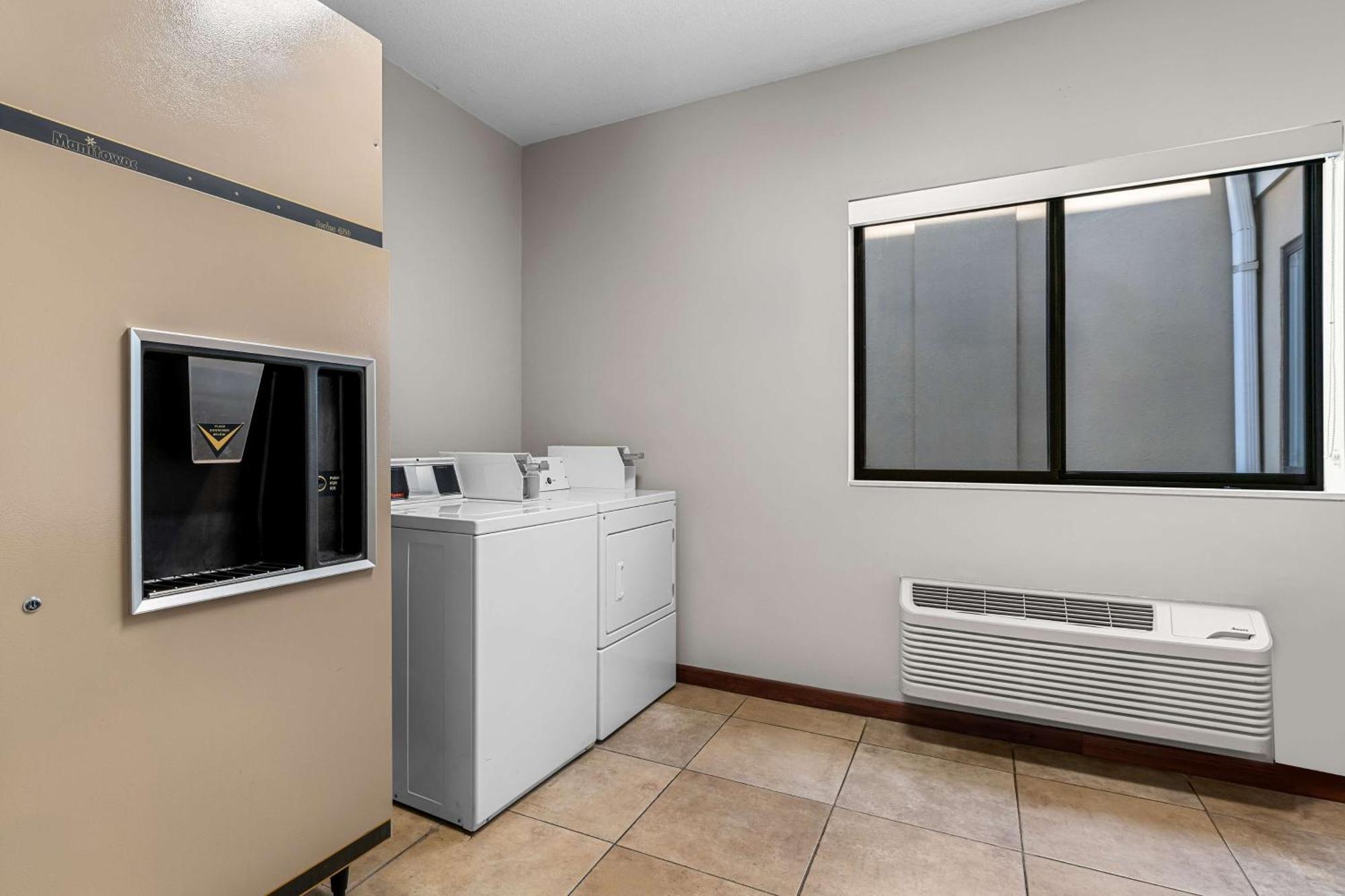 Best Western University Inn Urbana Exterior photo
